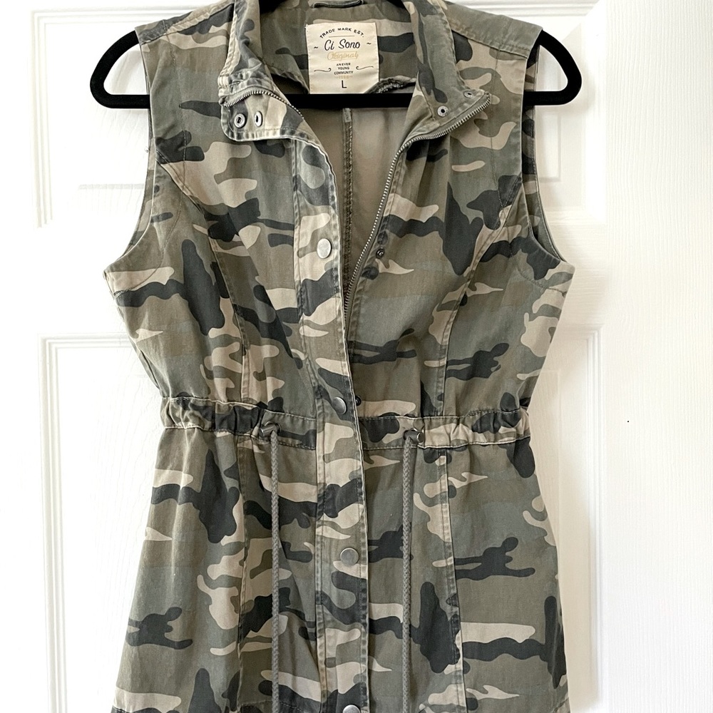 Camo Jacket. Size L.
